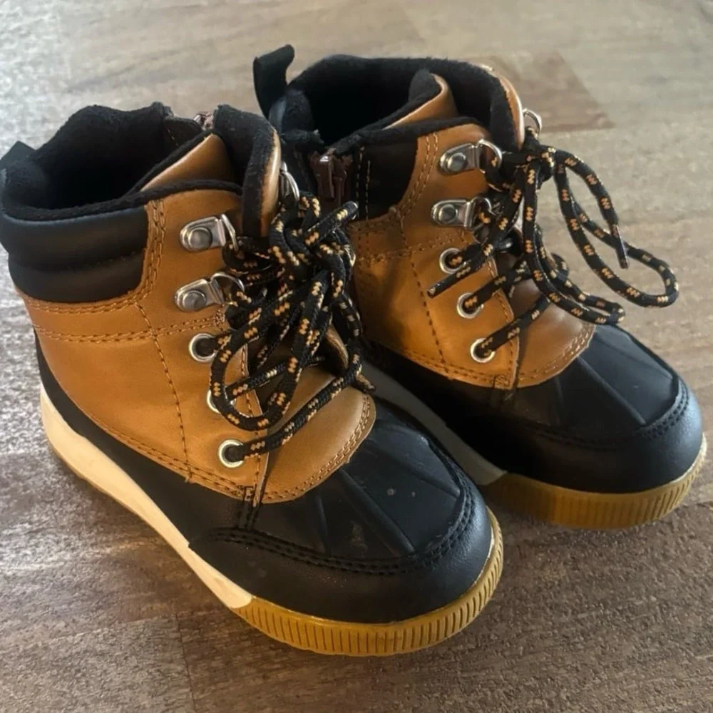 Wonder Nation Kids snow boots size‎ 8